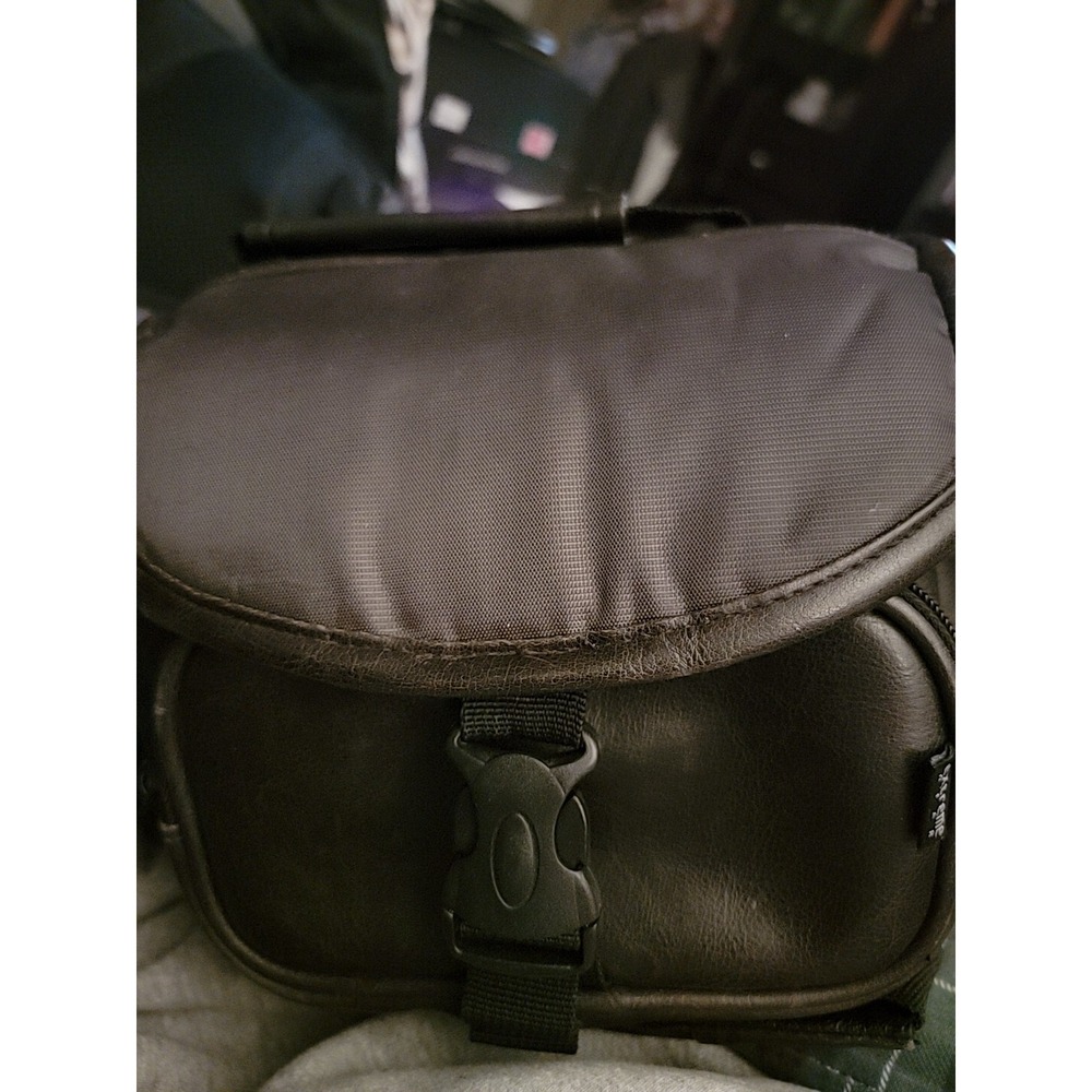 Extreme Gear Camera Bag  Clip Closure Lots Of Room Compartment Divider clean Fun